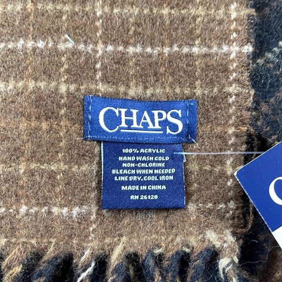 CHAPS & SAKKAS, NWT, WINTER SCARVES. - Picture 4 of 9